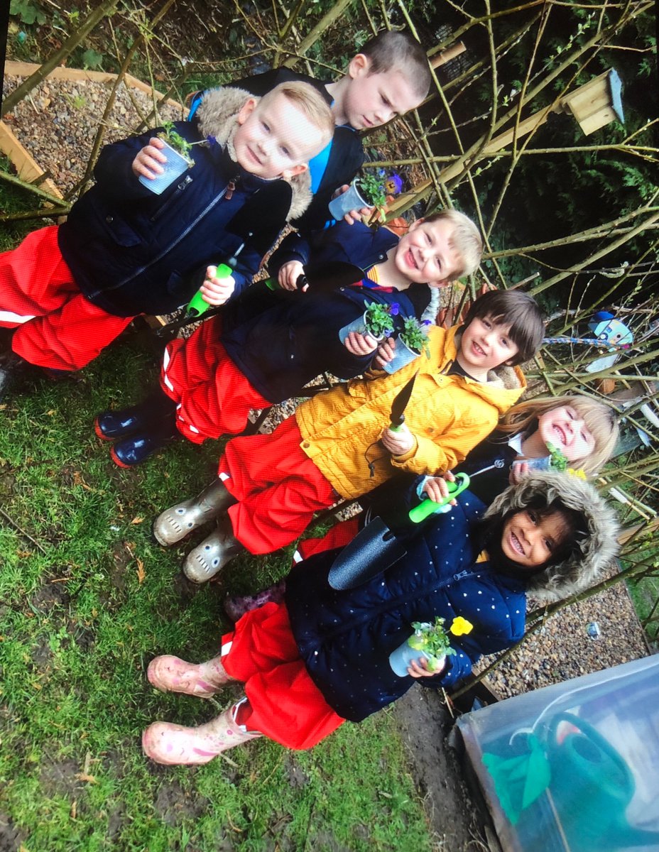BillinghamSth's tweet photo. Reception children had lots of fun in the garden, helping to pot some very special flowers this morning. https://t.co/yY83cPuKk1