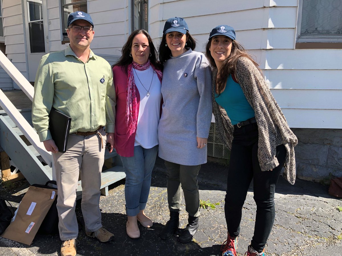 YaleDayService's tweet photo. 💬 Service Stories: "A great day involving three recent alums and two worthy local arts nonprofits, so it was fabulous for engagement and for our community." — Betsy Sullivan ’74, ’76 MA
Find a service site &amp; register today: https://t.co/f43VHl249z
#YaleDayOfService #YaleAlumni https://t.co/1gC4oZQDtr