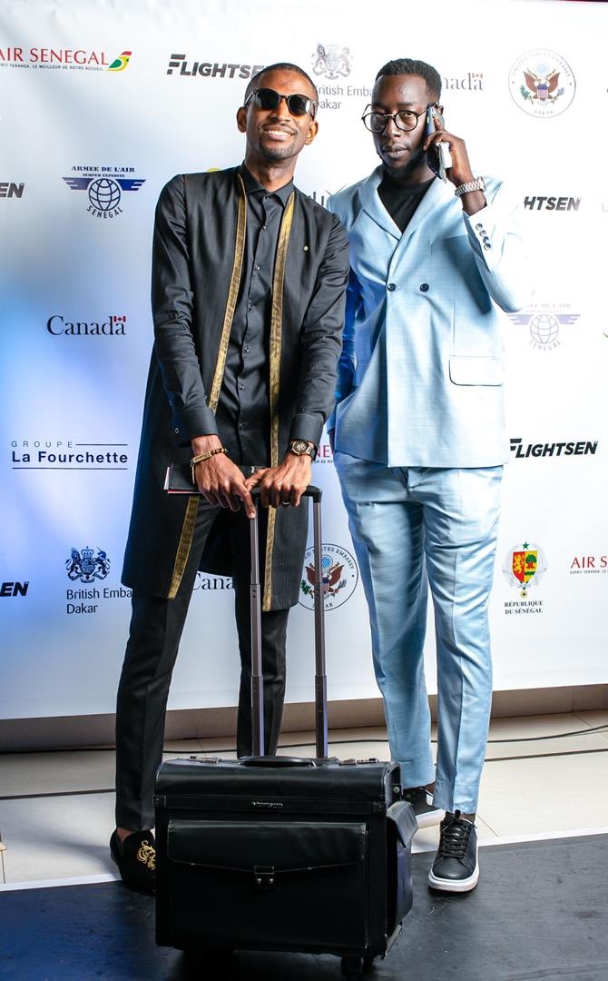 El_vmine's tweet photo. What a great moment... A huge thanks to @coulibalybirame et à toute l'équipe de @FlightSenegal... New York be ready they come for you In Sha Allah, qu'Allah vous assiste dans cette aventure🙏🏾 Président @bathiedrizzy I see you 👌🏾#LeSenegalQueJaime 🇸🇳😍 https://t.co/NZOzrCJd1c