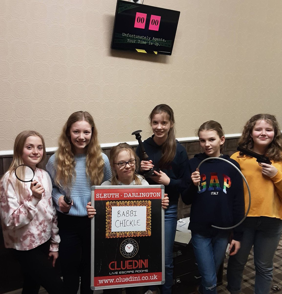 🕵️‍♂️ BABBI CHICKLE: Detectives Zara, Scarlett, Sophia, Katie, Emma &amp; Anna
Found it all elementary!

Up for the challenge?
Book Now @ cluedini.co.uk

🕰 One Hour
🧩 One Room
🔑 One Mission