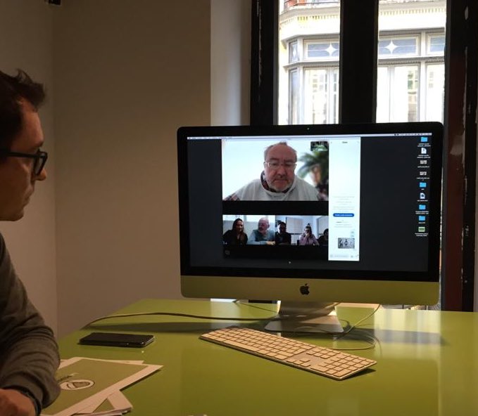 HousesCatalonia's tweet image. apigirona: Amb les mesures de prevenció del coronavirus activades 🦠 treballem conjuntament amb #APIbarcelona i #APIlleida via skype 🖥 per la #creativitat de la campanya de comunicació 2020.

#prevenció #reunionsOnLine #api #juntsMillor #APIteam #comu…