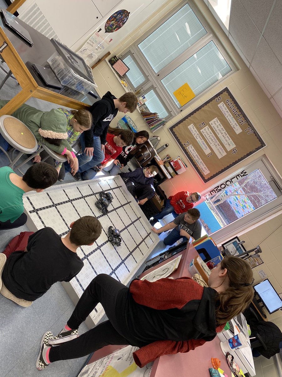 MarvinScience's tweet photo. Ending the week testing our robot builds! Lots of laughter and cheers!! #pltw #dces #stem https://t.co/OOUHz4K74k
