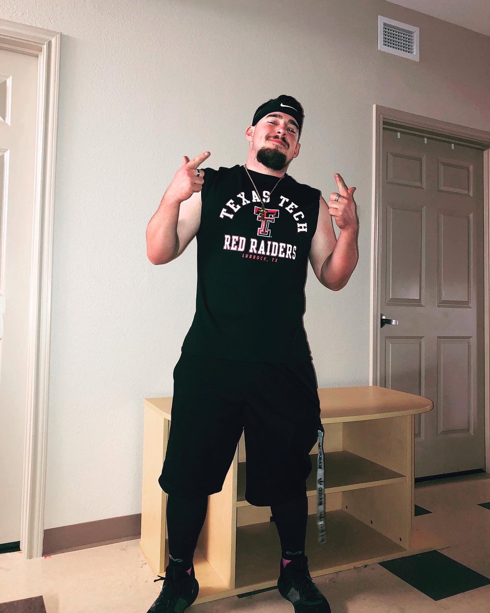 beau32king's tweet photo. 35lbs down in 2 1/2 months, still got 25lbs more to go. From 245lbs to currently 210lbs, I literally feel so amazing. Hella committed right now☝🏼 https://t.co/bBGRJp1I1U