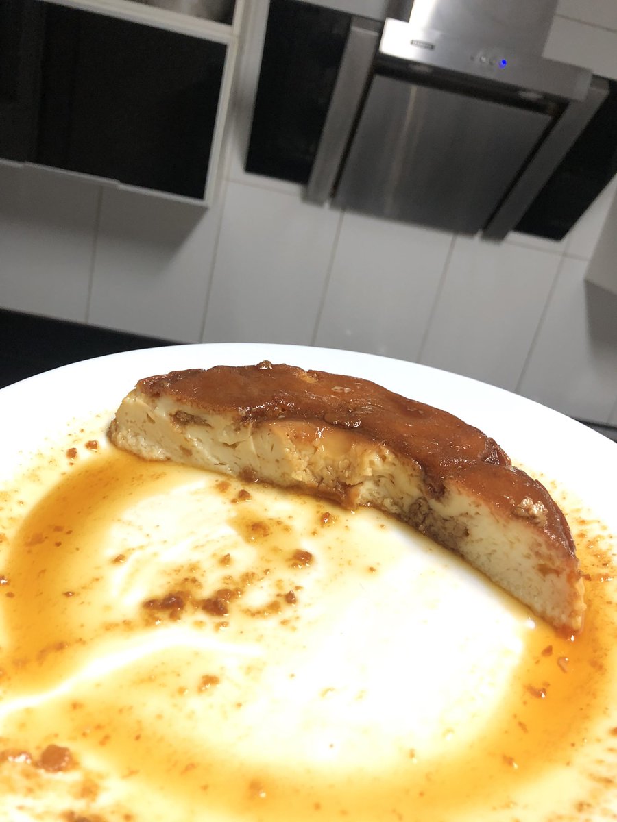 joaogomessbr's tweet image. A pessoa janta arroz integral com frango ai chega na geladeira e pahh; Equilíbrio é tudo! #calmamoreno #negobom #pudimdeleite #vptv