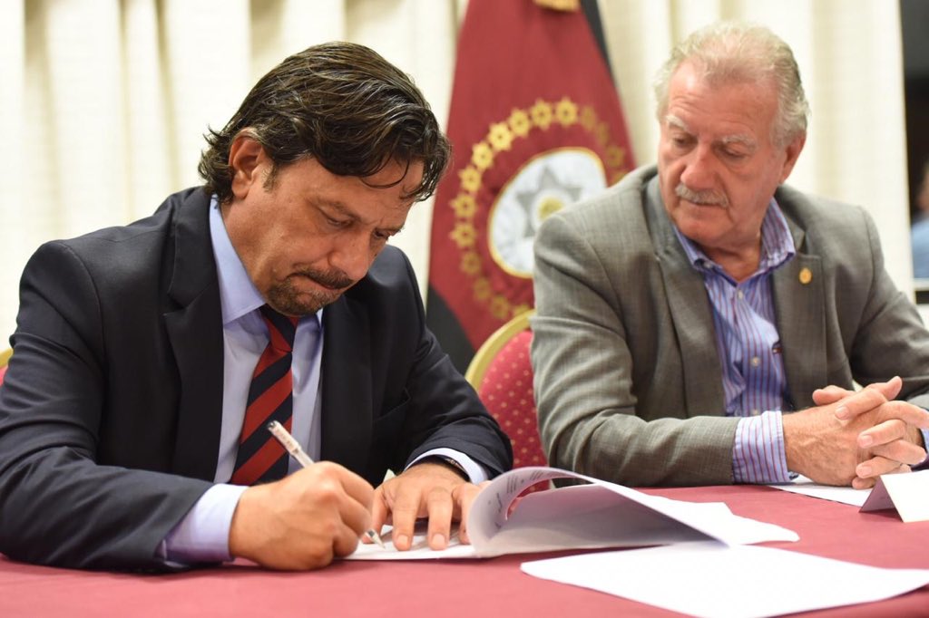 Teniendo en cuenta los riesgos para la salud que implica el coronavirus (COVID-19), acabo de firmar un Decreto de Necesidad y Urgencia declarando la emergencia sanitaria en la provincia.
