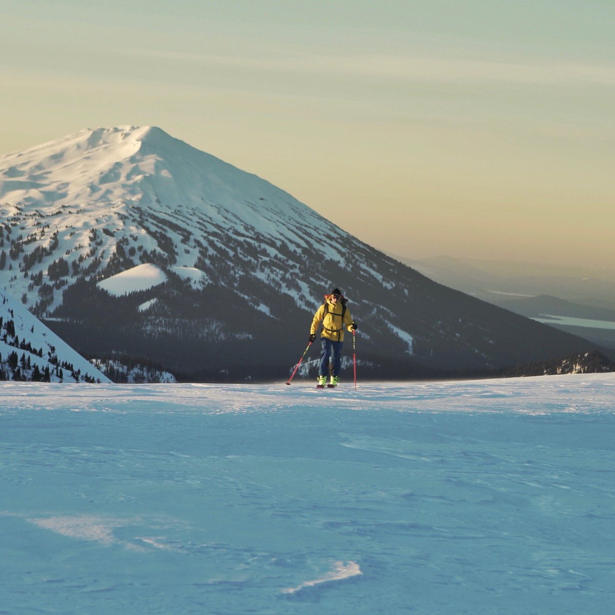 matthiasgiraud's tweet photo. More than ever, I know where to go 🎥 Alex Murray #blackyak #madeformissions #thulecrew #LEKIusa #roxaboots #blackcrows_skis #dynafit #superfrenchie https://t.co/eqopTuR0aZ