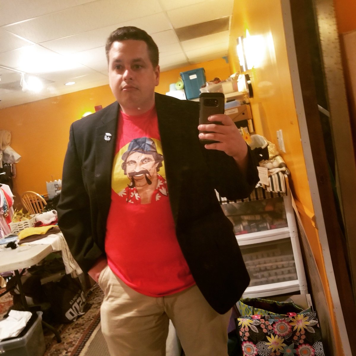 PVarga's tweet photo. Show tome in 5! #ProvTalks #Frederickmd @METComedyNight #DadJokeShirt #Improv https://t.co/6tjx3pOjuX