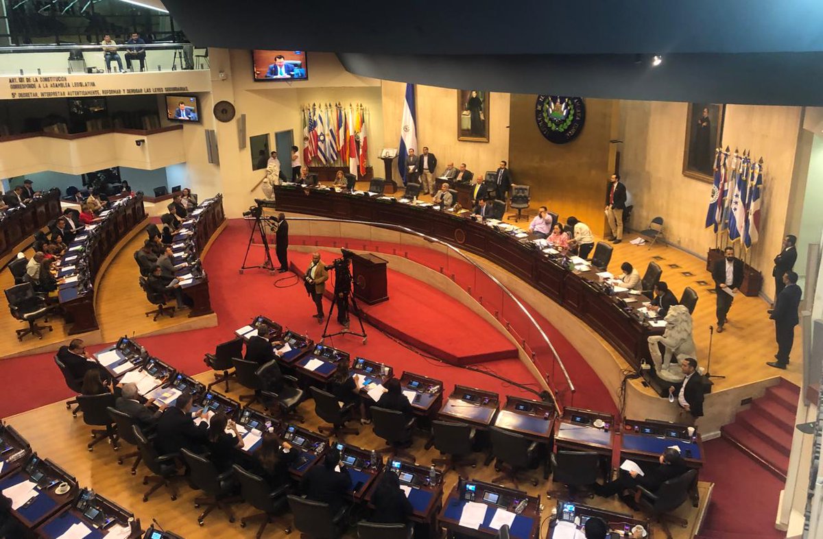 La Sesión Plenaria Extraordinaria N°7 tomará un receso de una hora para que los diputados puedan analizar ambos proyectos de decreto remitidos por el Órgano Ejecutivo.
Vía: <a href="/RaHerreras/">Raquel Herrera</a>