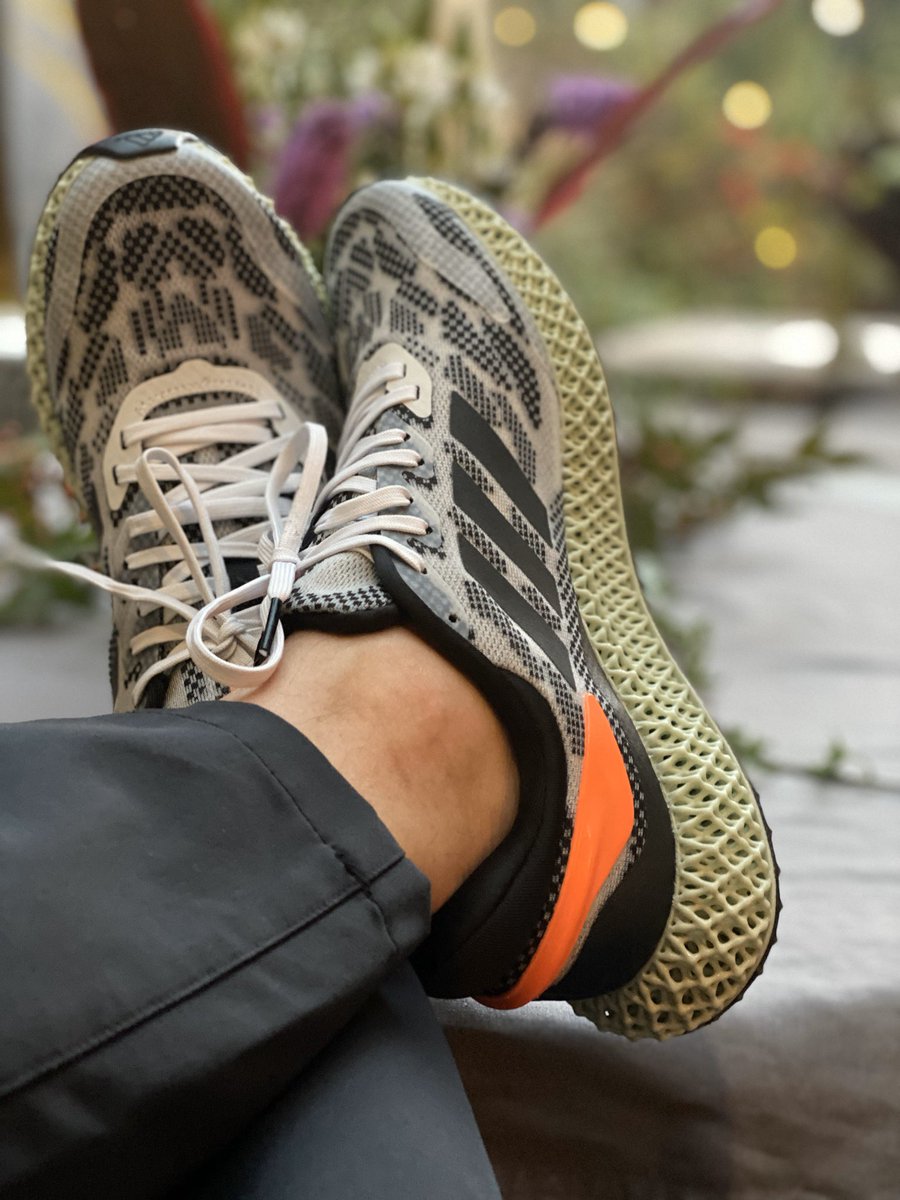 LopezCasarinJ's tweet photo. Llegaron mis @adidas #4DRun impresos con tecnología 3D https://t.co/V0xF6Qh15q