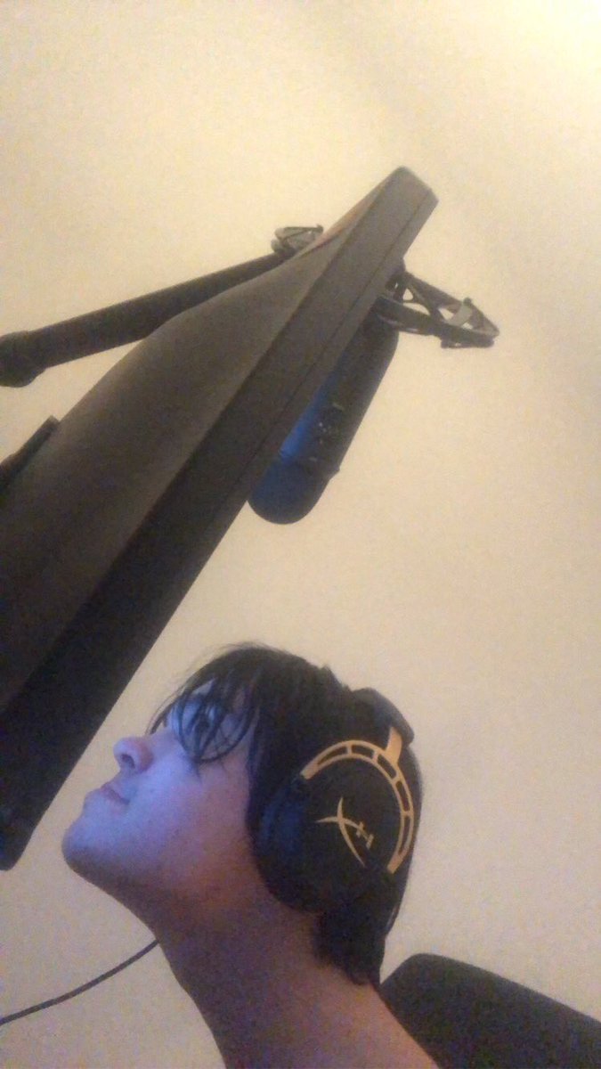 flipgodd_'s tweet photo. Gaming setup tour #flipgod https://t.co/nTklwHt9XA