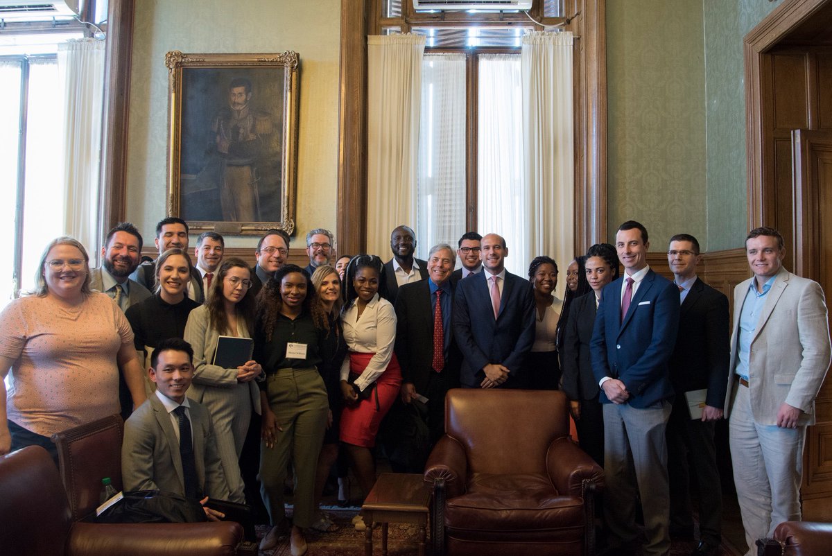 faraujo404's tweet photo. El Presidente de la Cámara de Representantes @MartinLema404, recibe delegación de Estudiantes Senior de la Escuela de Negocios Thunderbird de la Universidad de Arizona. https://t.co/OkSEZorQXK