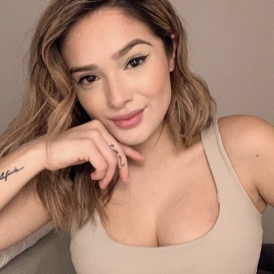 i’m back. and my tits are huge #NewProfilePic