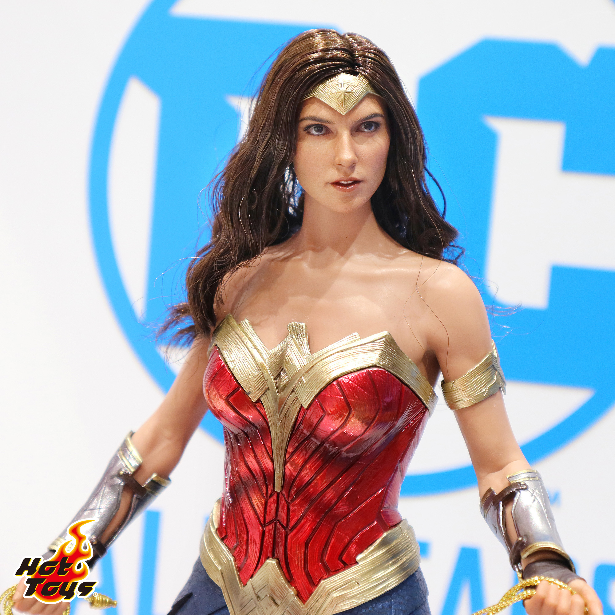 HotToysワンダーウーマン1984 1／6スケールフィギュア