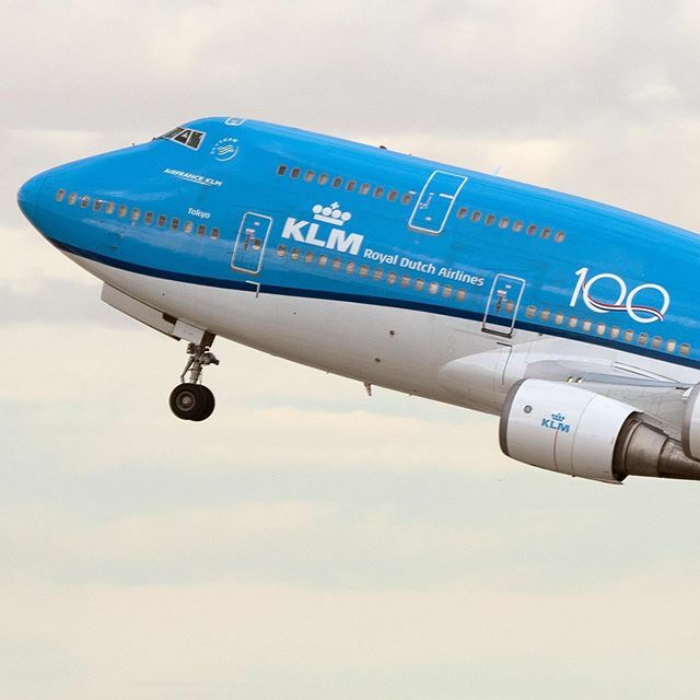 SWSpotter's tweet photo. 😢 so long Queen. ⠀⠀⠀ ⠀⠀⠀⠀ ⠀⠀⠀ ⠀⠀⠀⠀ ⠀ ⠀⠀⠀ ⠀ ⠀ #silverwingspotter #lax #klm #boeing #747 #boeing747 #klmroyaldutchairlines #aviation #boeing747400 #phbft #rip #planespotterapp https://t.co/7ppnenOm60 https://t.co/I0bEtoJIUk