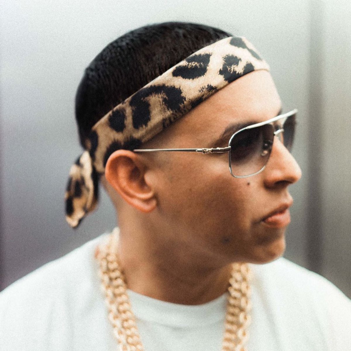 daddy_yankee's tweet photo. El miedo es CONTAGIOSO. Toma las debidas precauciones pero no vivas en PARANOIA! 🦠 🦠🦠 https://t.co/VAfFSq2nSI