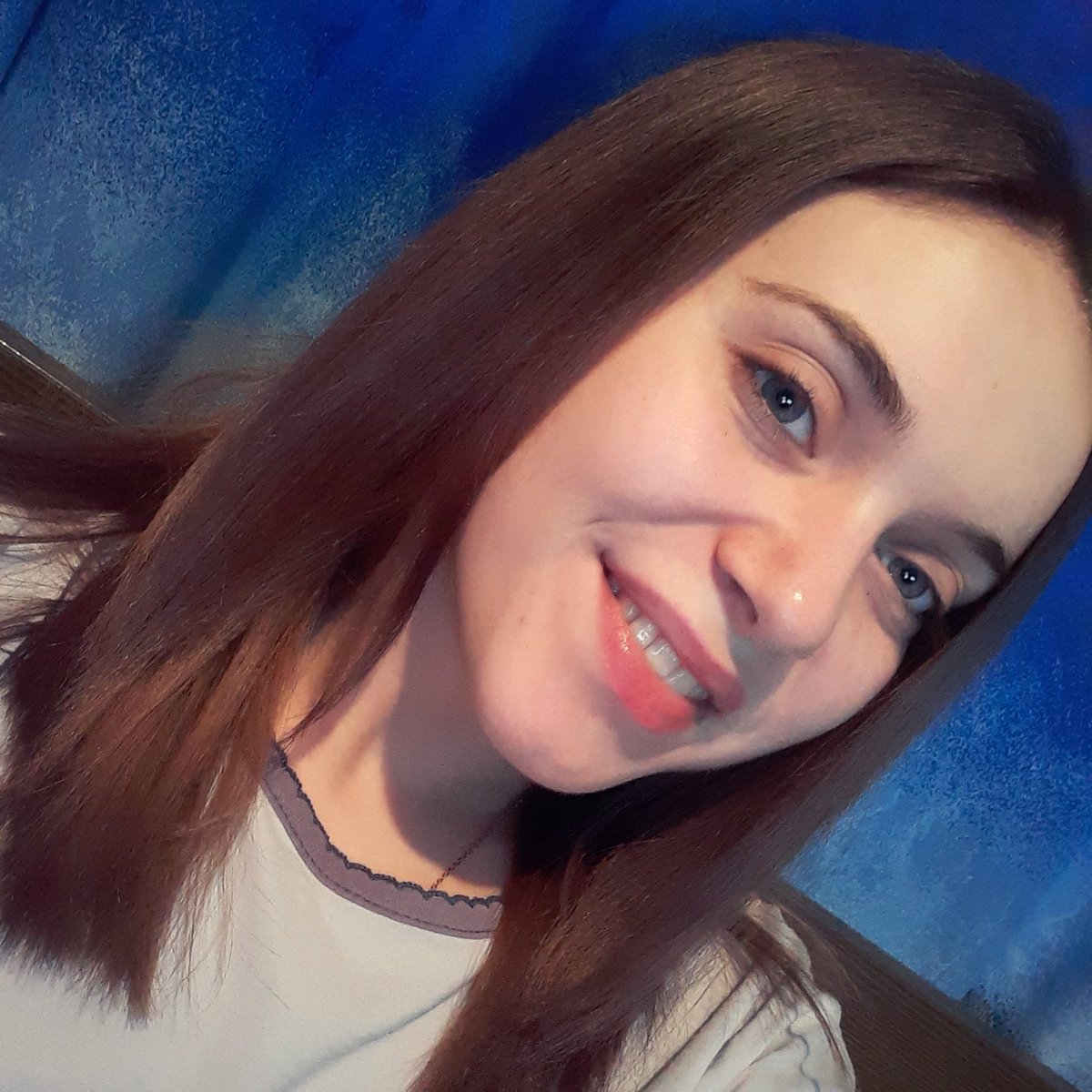 MindiStrawberry's tweet photo. Big change!  😈❤🍓
#sweetlook #smile #notblondeenymore https://t.co/vyHNegZrIw