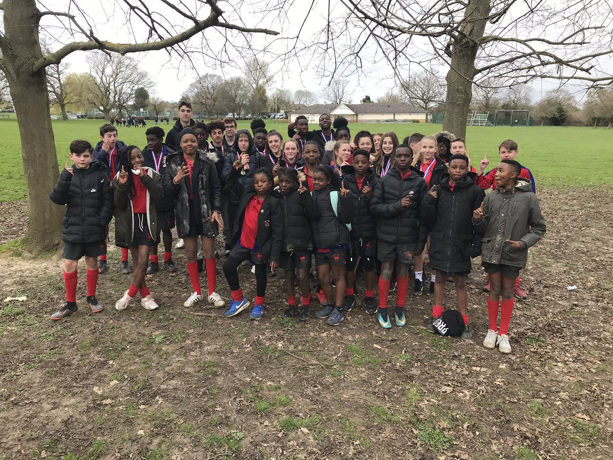 RobertClackPE's tweet photo. Great afternoon at the @BandDSSP Boroβ X country. Massive thanks to @EastburyPE for superb organisation as always. Delighted with the fantastic effort from all of our runners helping us retain the overall Boroβ title #goliketheclackers #proud https://t.co/mR9DGOpNxl