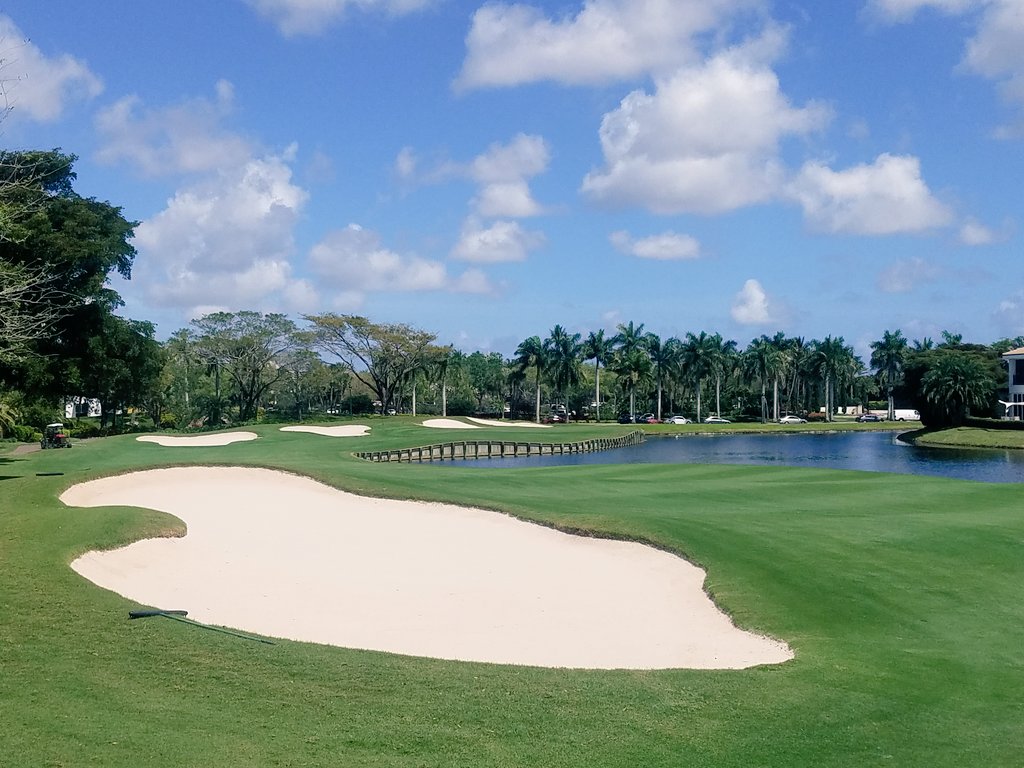 AshleyByham's tweet photo. @standrewsboca Men's 3 Day Classic starts today with the Par 3 tournament on the Fazio. Crew crushed it this week. https://t.co/651OImsUBA