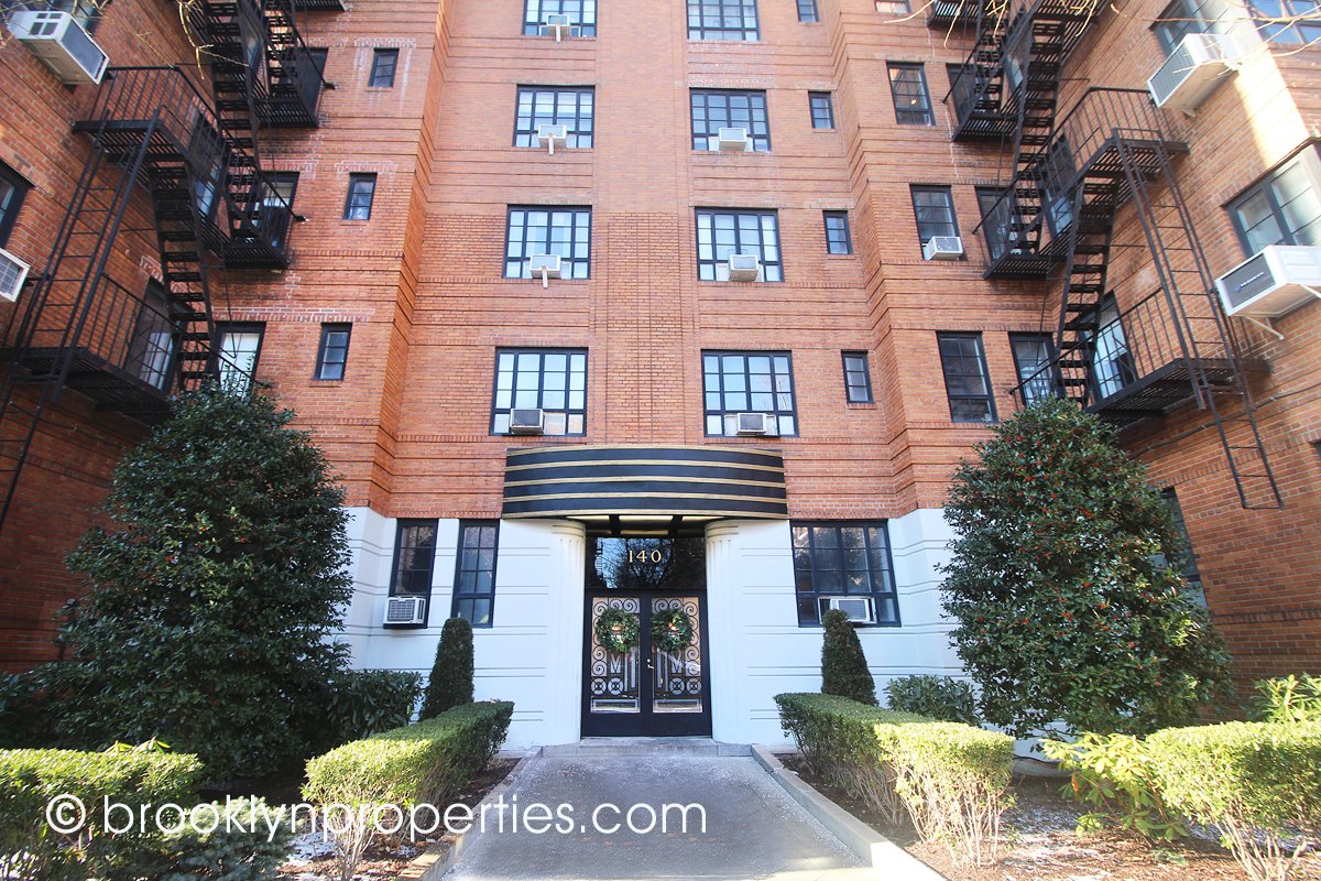 BkProperties's tweet photo. OPEN HOUSE: SUN, 3/15 12-1:30pm at 140 8th Avenue 5R. PARK SLOPE: Expansive one bedroom in a prime Park Slope, full service building. this is one of the favorite buildings in the neighborhood. $725K. Contact:
ilene@brooklynproperties.com #Brooklyn #parkslope #OpenHouse #ForSale https://t.co/0ww4zMR2Uo