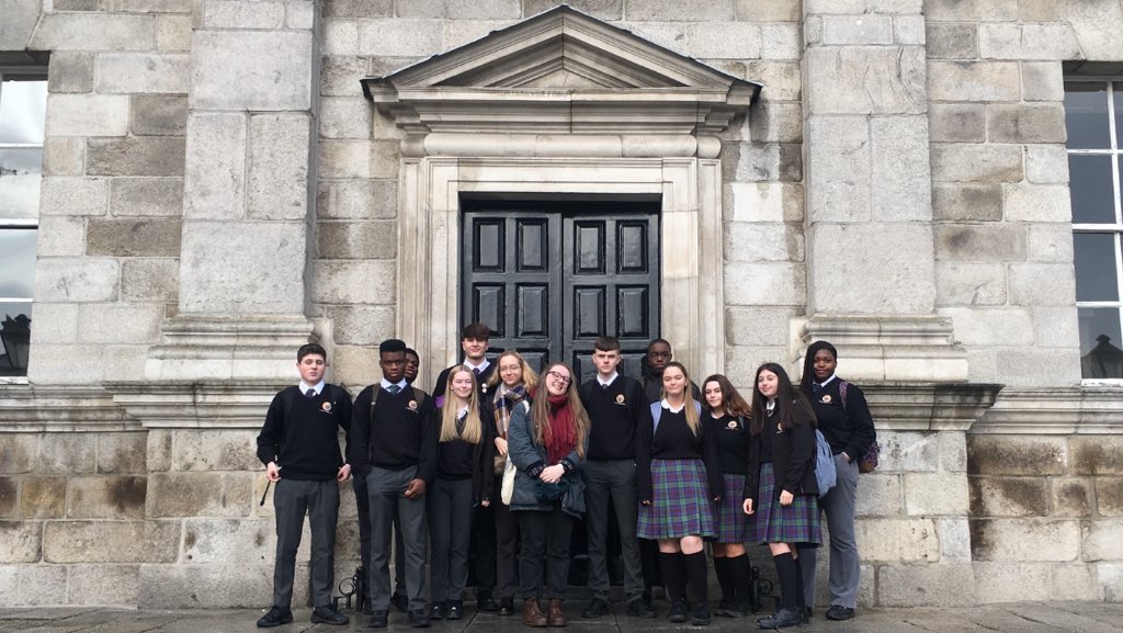 TechTeacherEDU's tweet photo. Well done to our @lecheiless Trinity scholars who all completed their @tcddublin final assignment today with @TrinityAccess21. Having a group who experienced 3rd level edu. is a valuable resource when building a pathway to college with @lecheiletrust. Thank you @HannahMacAul 👏 https://t.co/9rXfXaZOP7