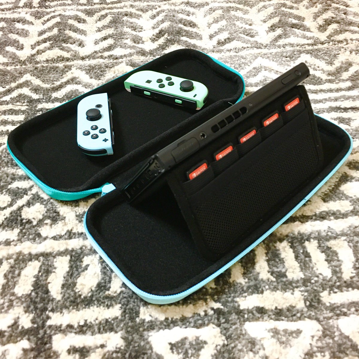 coyo_kaleido's tweet photo. In case anyone is wondering what the #AnimalCrossing Switch case looks like inside (I know I was) here it is! It is a flexible case but still seems protective.
#AnimalCrossingNewHorizons #ACNH #AnimalCrossingCase #AlohaCase #AnimalCrossingSwitchCase #ACCase #ACSwitchCase https://t.co/uOPUaFHCF1