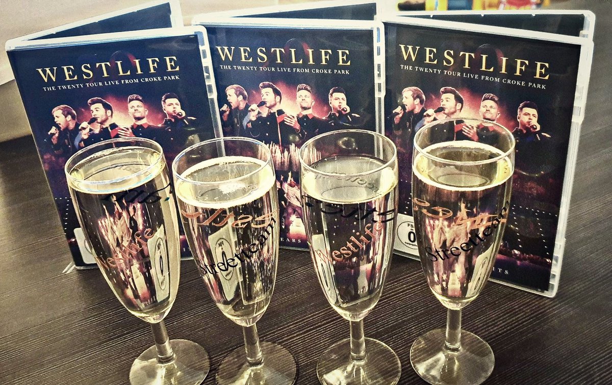 Annylicious1's tweet photo. Tour Revival Party 💚🤍🧡
Girls night 🥂🥂
Thank you @westlife for many amazing and unforgettable nights in 2019 🥰
Hopefully again at @wembley&amp; @PaircUiCha0imh  in August ❤
#westlife #westlifedvd #westlifecrokepark #thetwentytour #westlife20 #kianegan #shanefilan #markfeehily https://t.co/iOWJLTAz28