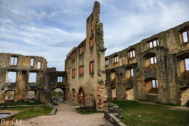 BeaMidik's tweet photo. Burg Landskron
#rheinlandpfalz #oppenheim #burgen #burg #steine #mauern #historisch #Sehenswürdigkeiten #germany🇩🇪 https://t.co/BRbnyc95GF https://t.co/WrTEozfOiS