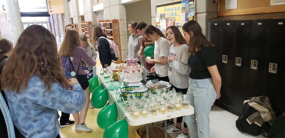 MrsSraAllen's tweet photo. Congrats Spanish Club students on the bake sale! We sold 200+ items &amp; raised $140. We plan to use proceeds to host a Quinceañera breakfast for all AHS Freshman girls &amp; staff with the proceeds!!! Thanks to all. Have a wonderful, safe break!!! @AHS_INDIANS @Espanolen267
@KatiThul https://t.co/11uKCzMtLt