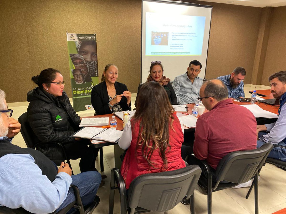 ComSocChih's tweet image. Capacita @GobiernoEdoChih a través de #ProJAM al sector empresarial agrícola de #Delicias, en materia de responsabilidad social, para garantizar los derechos de las y los trabajadores migrantes de la región y sus familias. @stpschihuahua. Más:  bit.ly/2U45MTl