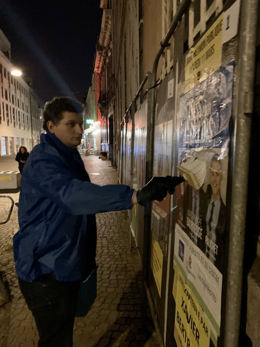 GNSelliere's tweet photo. ➡️ DERNIER JOUR DE CAMPAGNE AVANT LE PREMIER TOUR ! 🚀
Avec l’équipe pour un dernier collage, qui vient conclure une année continue d’actions militantes, de belles rencontres et de présence sur le terrain ! Ce dimanche on vote et on fait voter pour la liste #TousPourLesLillois ! https://t.co/1gkCKm08J5