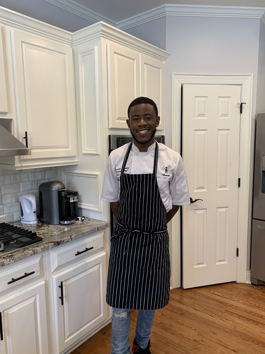 THAt_FLyy_GUyy_'s tweet photo. Hi I’m a travel chef based out of Charlotte-Atlanta. I have cooked for professional athletes, celebrities, Forbes 500 ceos etc. I am just asking for a simple retweet! It could help my business tremendously.
Follow me on Instagram @Chef_thomas96 
#chef #atl #atlanta #CharlotteNC https://t.co/jrCnW2VPtG