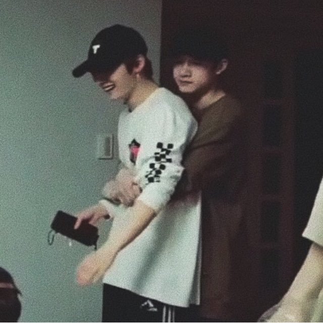 yall know when chan clings to minho or just refuses to let go of him? here's a thread for that :D
