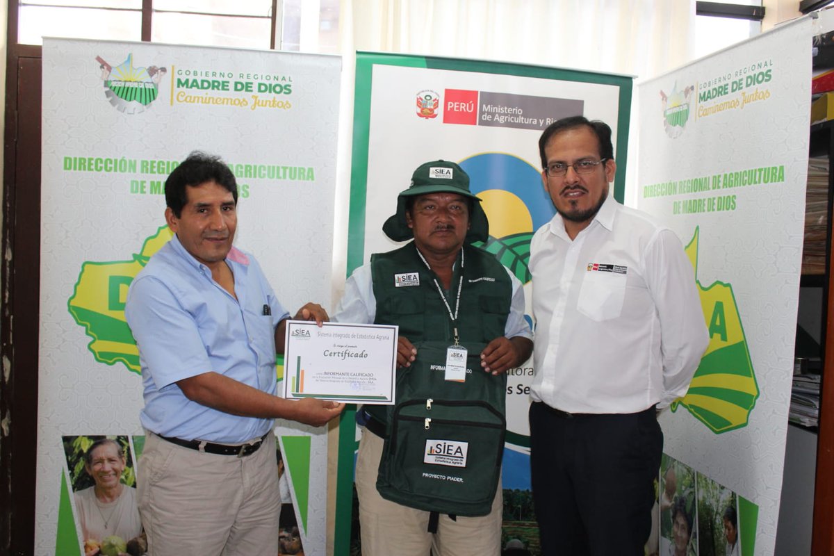 Uegps_Midagri's tweet photo. [Madre de Dios]
@minagriperu y su #ProyectoPIADER realiza entrega de kits de trabajo y tablets a informantes calificados y especialistas de información estadística, con la finalidad de fortalecer el Sistema Integrado de Estadística Agraria - SIEA.

#CreceElAgroCreceElPeru👩‍🌾👨‍🌾 https://t.co/IhAvdOsa3F