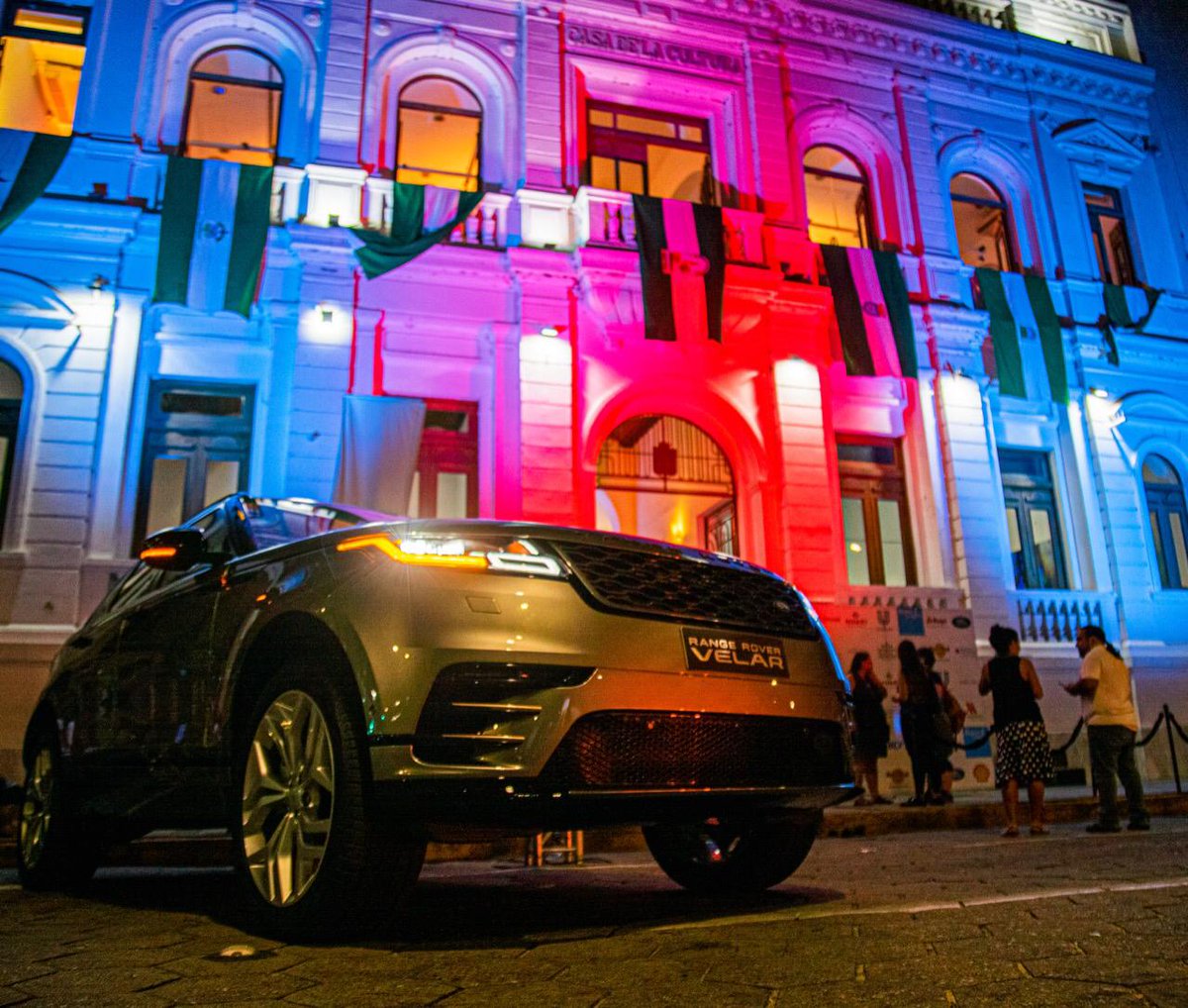 jeffglekin's tweet photo. Muchas gracias a Land Rover auspiciador de la gala de inauguración y de la celebración de cultura británica al aire libre de la British Week Santa Cruz.
#UKinSCZ
#BritishWeekSCZ https://t.co/OF2dQPEN9s