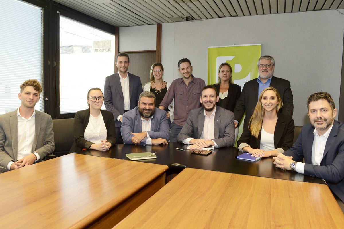 JCuattromo's tweet photo. Recibí en @bancoprovincia al Directorio y los presidentes de las empresas del @GrupoProvincia para delinear una estrategia de trabajo en común. El objetivo es que ambas instituciones se fortalezcan y brinden mejores servicios a sus clientes. https://t.co/l0VinrIpKA