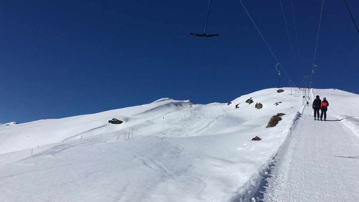 Auf Anordnung des Bundes ist unser Wintersportgebiet Vals3000 per sofort zu schliessen.

Die Gondelbahn ist am Sa. 14.03.20 für die Abholung Ihrer Wintersportgeräte in Betrieb. Nicht abgeholte Wintersportgeräte werden an der Talstation deponiert.

Besten Dank für Ihr Verständnis.