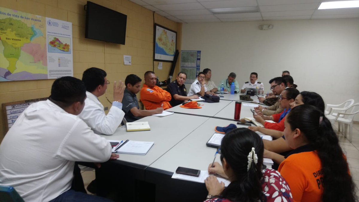 Delegación de la <a href="/PNCSV/">PNC El Salvador</a> de San Vicente trabaja de forma coordinada con las diferentes instituciones relacionadas a la atención de las personas y el acompañamiento a las acciones que realiza el @minsalud ante la emergencia del coronavirus.