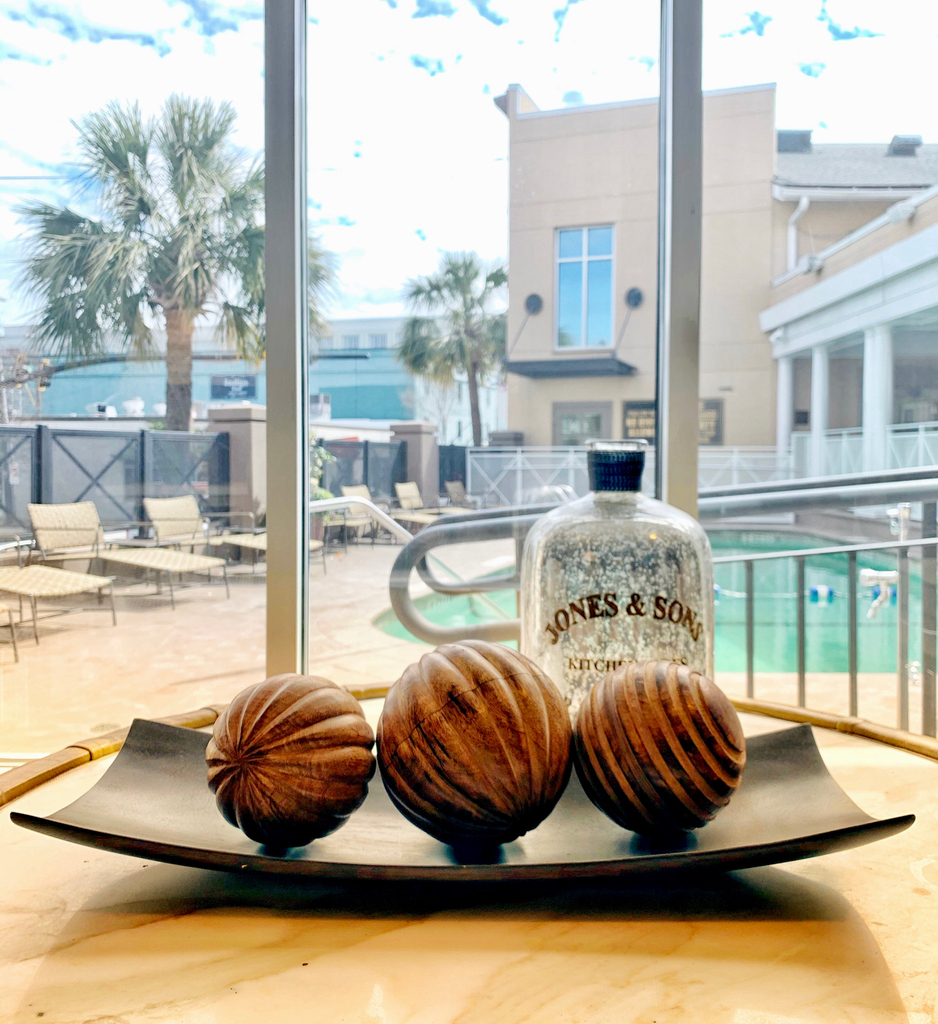 KingCharlesInn's tweet photo. This warm weather has got us dreaming of summer days spent by the pool! As one of the best Charleston hotels with a pool, King Charles Inn makes it easy to relax and unwind. 
#charleston #charlestonsc #southcarolina #discoversc #mysouthernliving #lowcountry #nature https://t.co/JZEdgyEquj