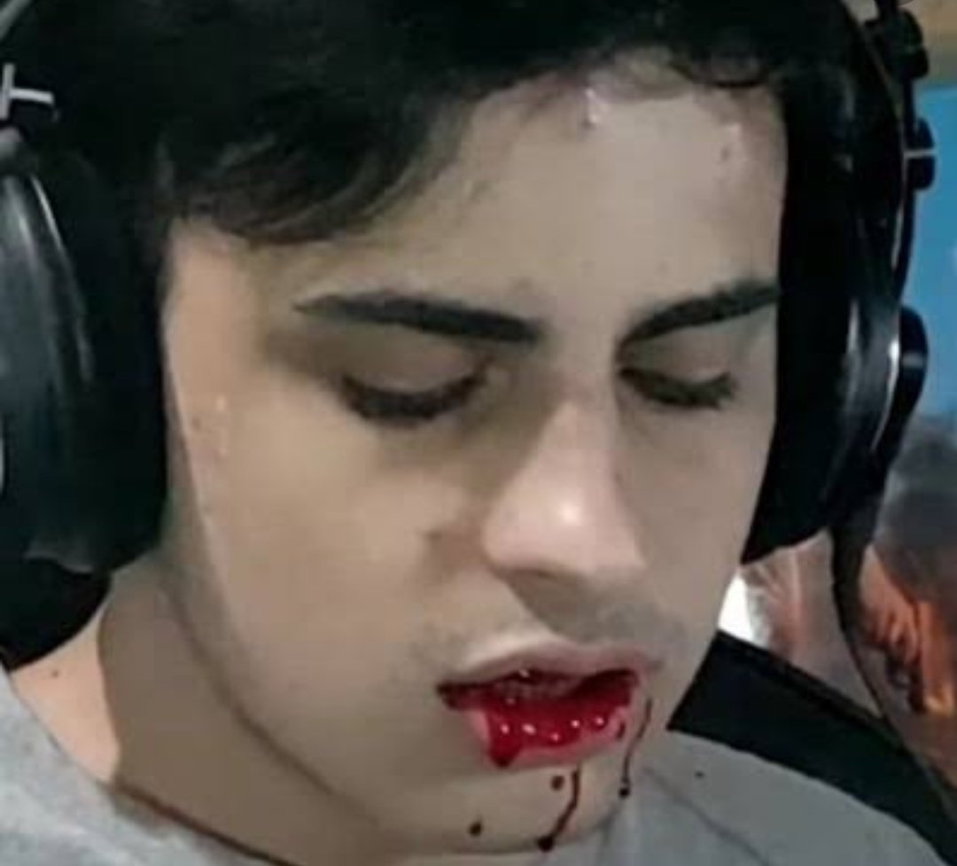 OrochiReactions's tweet photo. Eu fui atingido com fatos... Esse perfil sempre foi boomer me disseram https://t.co/wVDxfj39d2