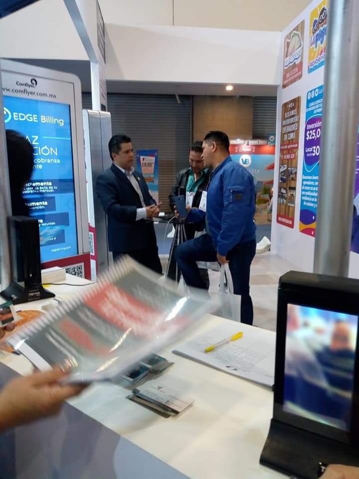 ComflyerMX's tweet photo. Comflyer presente en los mejores eventos, esta vez no tocó estar presentes en la Expo Franquicia con los equipos Trevor Mini y Trevor Connecting.

#Comflyer #TrevorMini #TrevorConnecting https://t.co/vz6oaZ45My