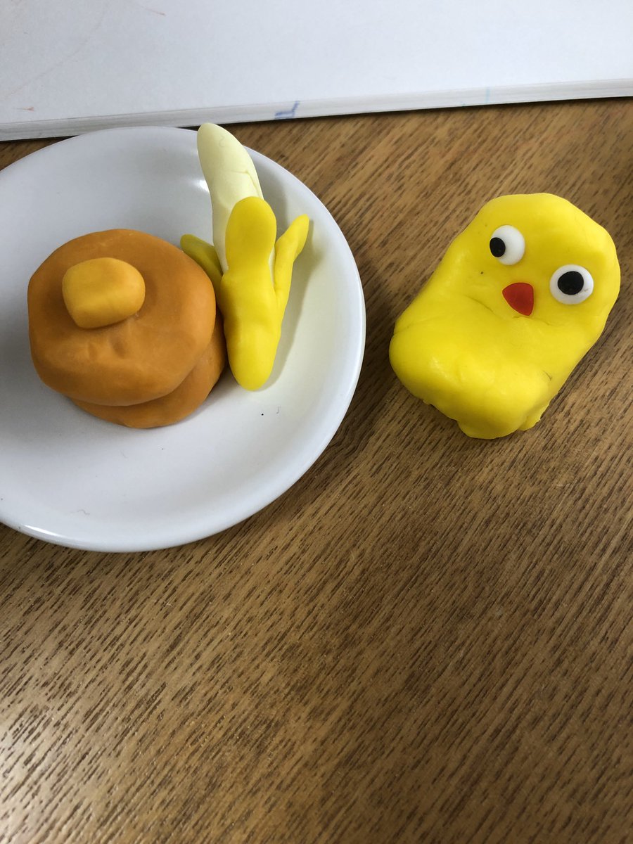 Garden 切り絵作家 Eテレのいすの人たちを粘土で作ったらひとりで笑いが止まらない ポイントはクオリティは無視すること このあと握り潰されるはず 2枚目はわたしが夢中になっている間に娘が作ったトマトちゃん 目玉は量産してありました