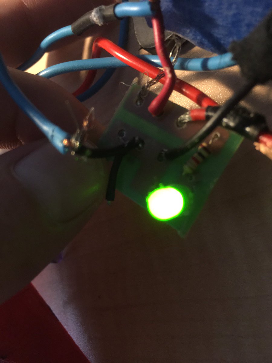 obsessivecusto1's tweet photo. Anyone know what this little chips name is ? lol or even It’s main purpose? What you see is all that’s on this chip lol 
#electronics #tinker #hackstuff https://t.co/Dpp4RKsts2
