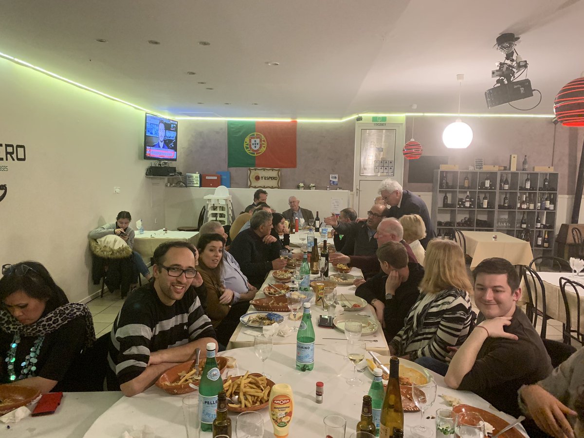 RoubaixAllez's tweet photo. Dernier repas en équipe avant le 1er tour des élections municipales.

Une équipe soudée, entre jeunesse, renouvellement et expérience.

Et n’oubliez pas ! Votez pour la liste Allez Roubaix dimanche. https://t.co/sfS54uzPEp