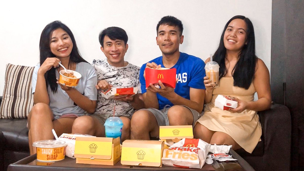 franseaYT's tweet photo. trying mcdonald’s in the philippines: fried chicken, rich chocolate pie, milk tea boba, and more! #franseafriday #smallyoutuber @mcdo_ph 

https://t.co/QBWhbBEGgN https://t.co/GuD1lvMmWv