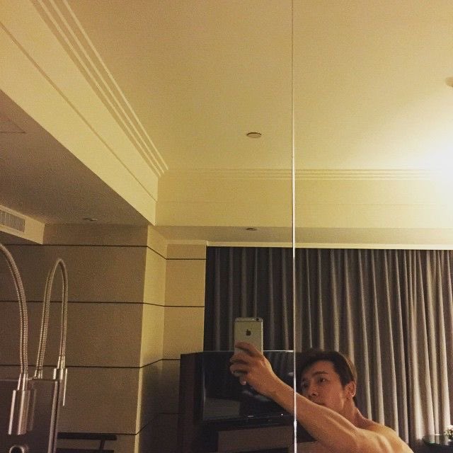 lee donghae appreciation tweet 🤤