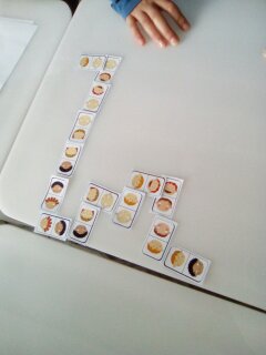 Karisa50451229's tweet photo. Domino de las emociones pueden imprimir o dibujar. Además pues ir diciendo ejemplo sobre la pieza que colocan 
#talleresparaniñosencasa #quedatencasa #educadorainfantil https://t.co/YN5Aoiw2OV