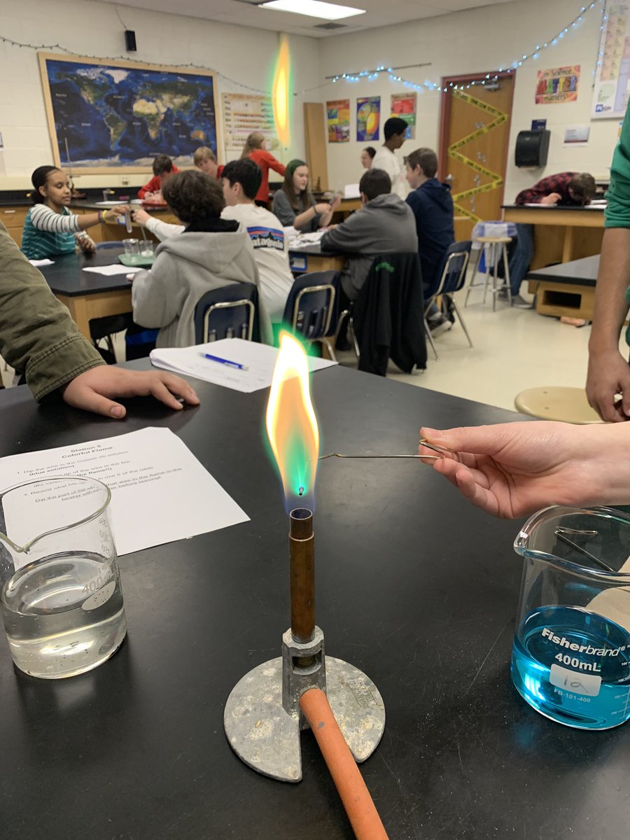 yeecvhs's tweet photo. “This reminds me of Harry Potter.” 🤔 I wasn’t sure what that meant, but the students definitely enjoyed this chemical reaction 🔥 #copper #flame #chemistry #HarryPotter @CVSciTech @buckskinhs @CVBuckskins https://t.co/M5WYzr5DkA