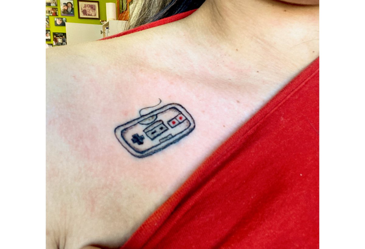 Addison66559718's tweet photo. Got another tattoo today 😍 #tattoo #1985nintendocontroller #FridayThe13thtattoo https://t.co/K9hMMDv3BA