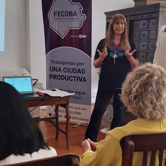 CamaraDeLaModa's tweet photo. La Arq. Andrea Zinik, secretaria de servicios de FECOBA, en la actividad sobre Moda circular en la industria textil.
@bamodaok @fecobaorg @camarargentinadelamoda
#basemanadelamoda https://t.co/H1k7QWFI4Q