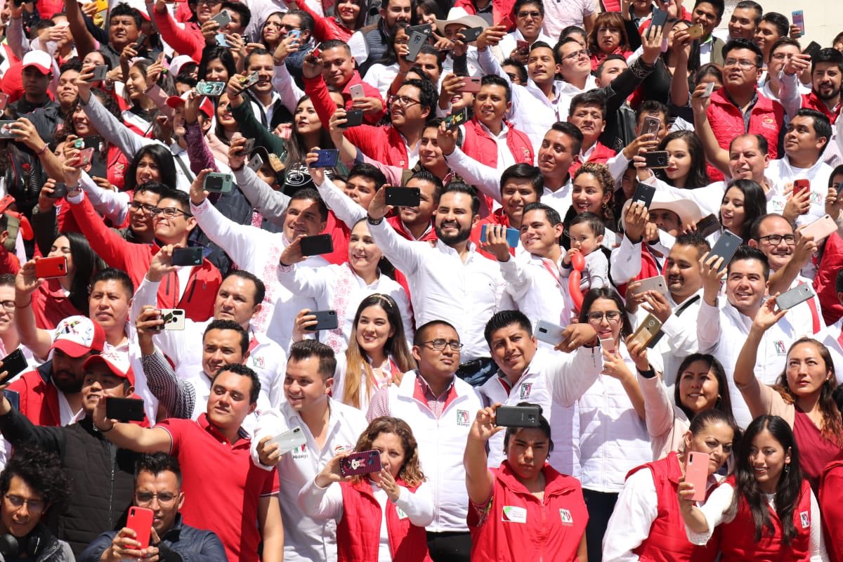 cuauhtemocruss1's tweet photo. RT dannalunamx: lopezdoriga Con el priismo joven y vivo de Hidalgo el pasado sábado 
#QueTanMasivo https://t.co/j1Al1RHRpU